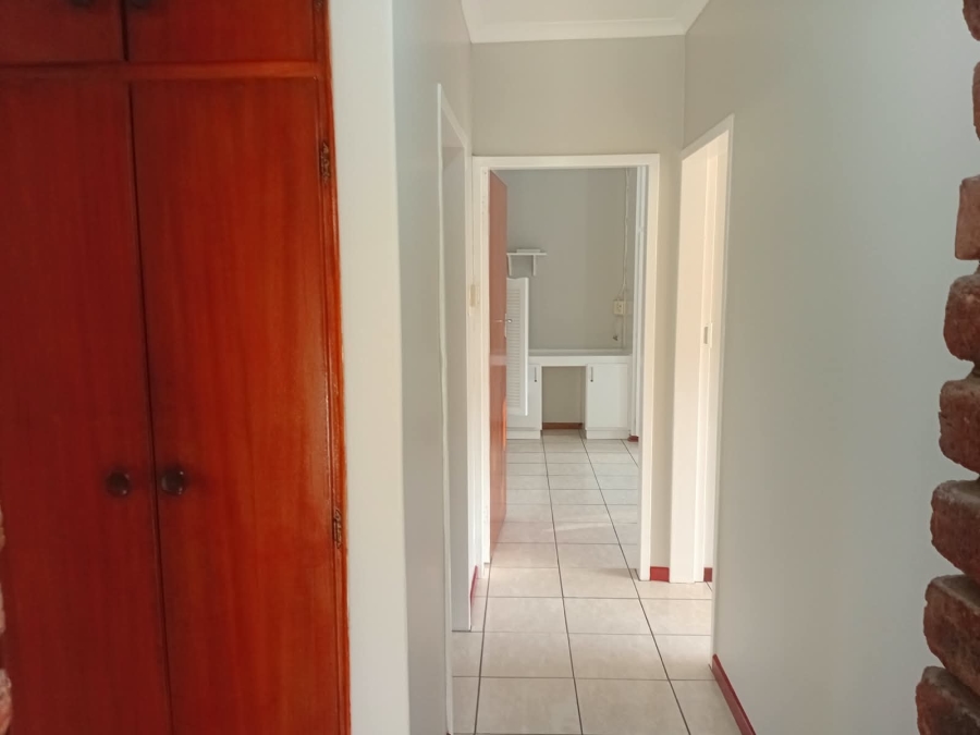 To Let 4 Bedroom Property for Rent in Bonza Bay Eastern Cape